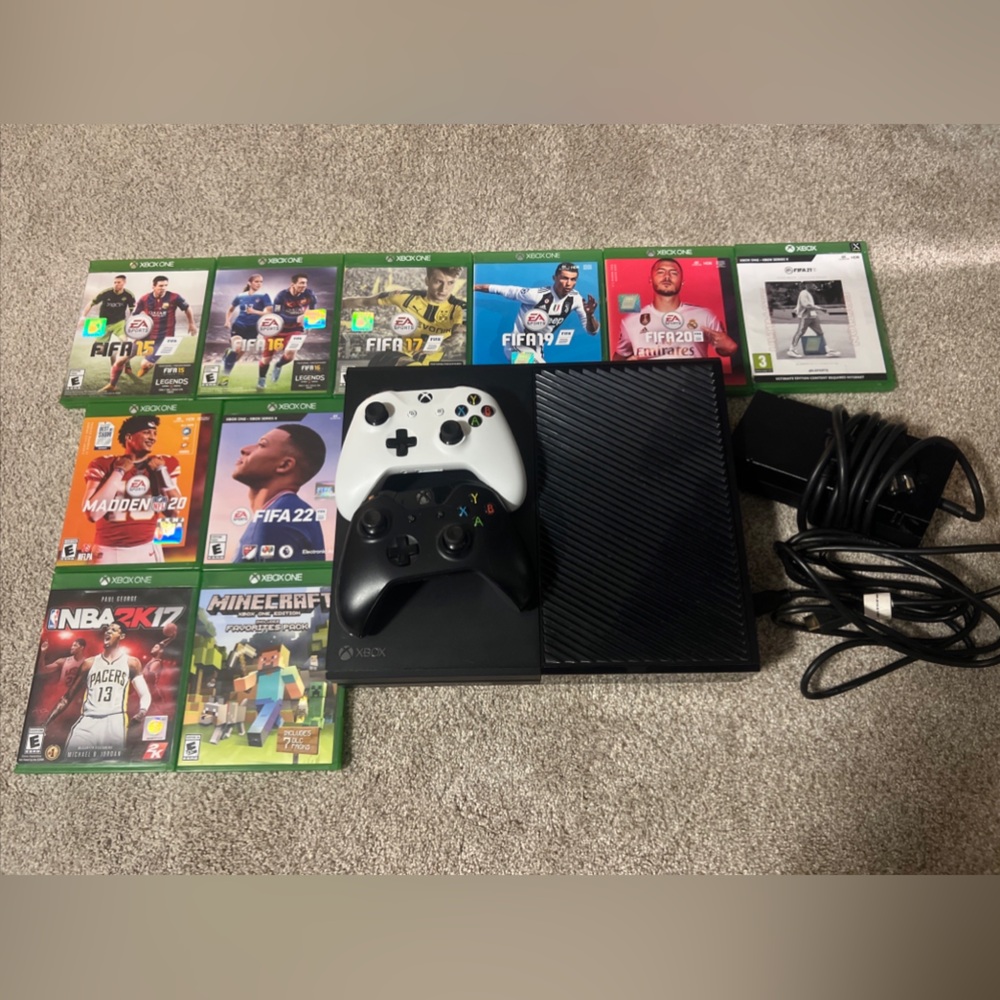 Microsoft Xbox One 500GB Home Console-Black (1540) With 2 Controllers & 10 games